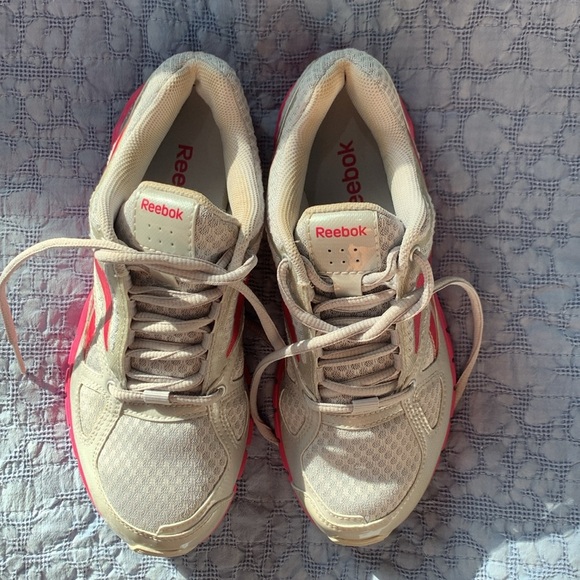 Woman’s Reebok Vibe-tech Zig Running Shoes - Picture 3 of 6